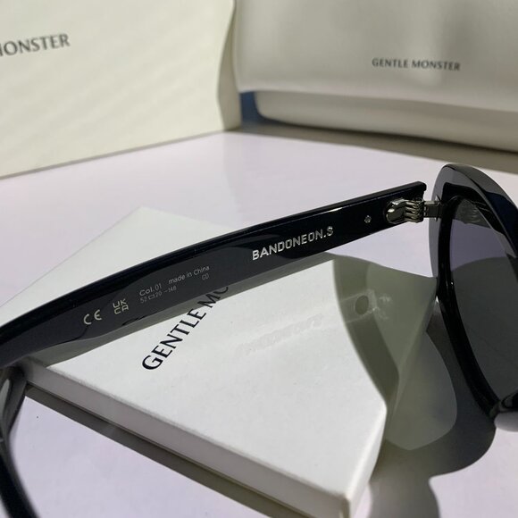 Black Oval Sunglasses with Dark Lenses main image 4